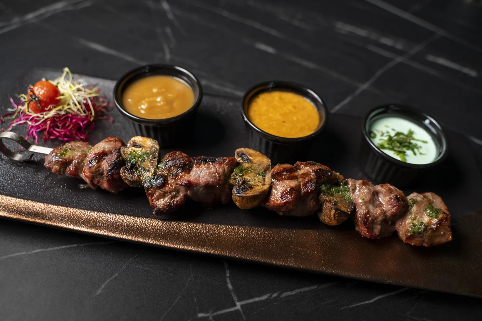 Brocheta de cordero en Oculto, Restaurante Nerja