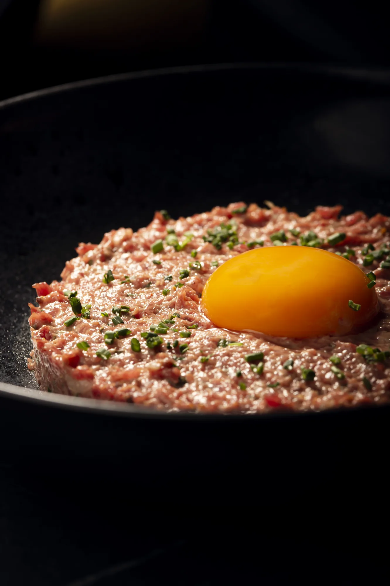 Tartar de solomillo con yema curada del restaurante Oculto en Nerja